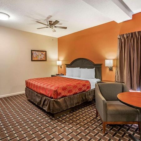 Econo Lodge Inn & Suites Granite City Екстериор снимка