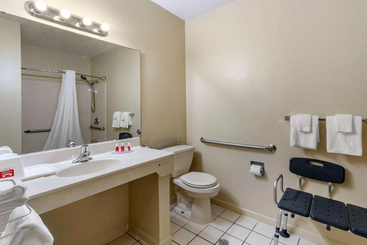 Econo Lodge Inn & Suites Granite City Екстериор снимка