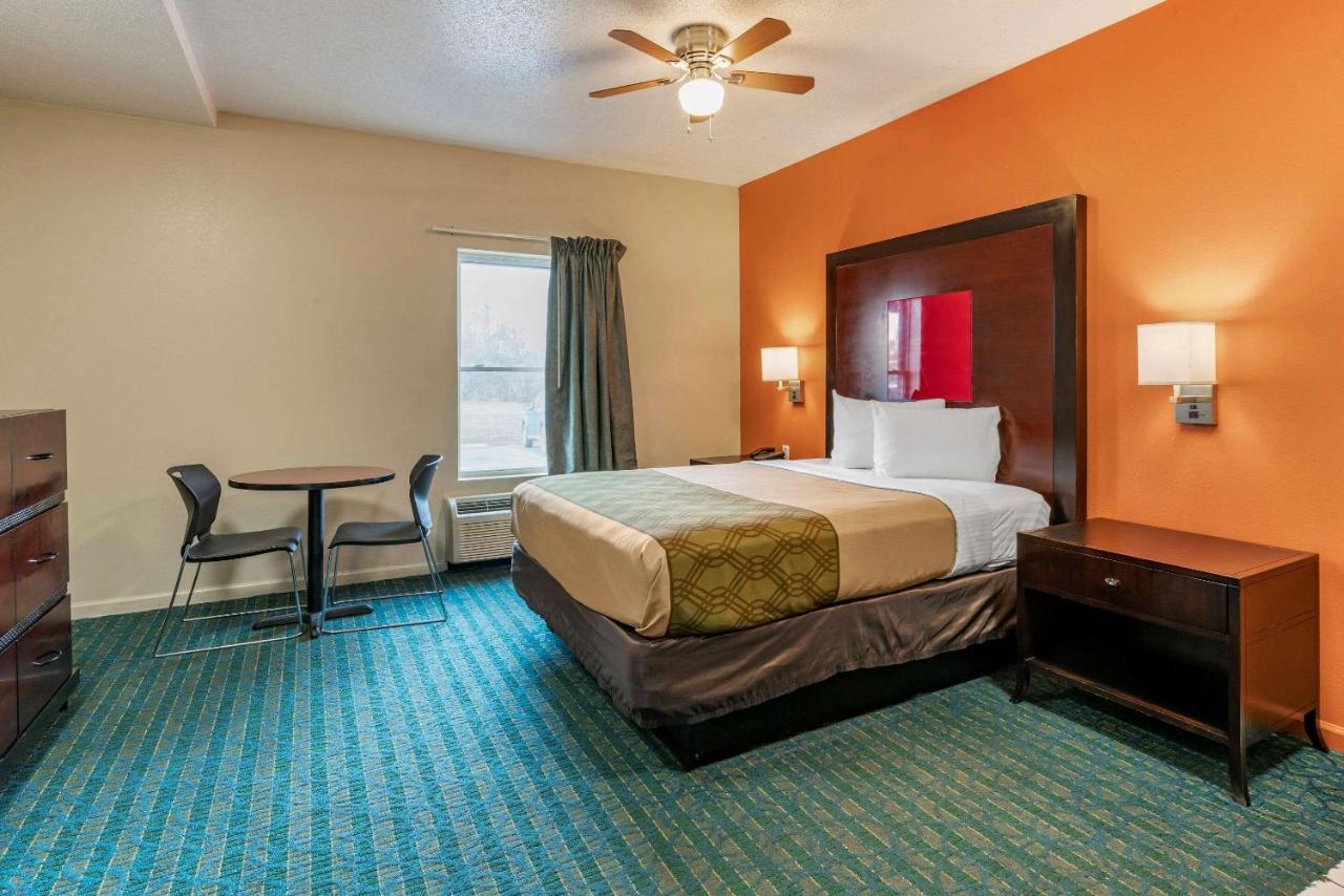 Econo Lodge Inn & Suites Granite City Екстериор снимка