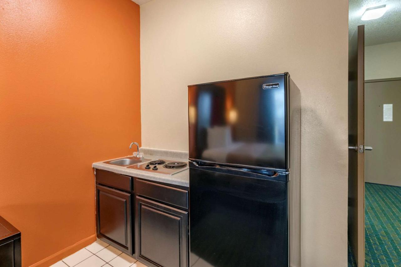 Econo Lodge Inn & Suites Granite City Екстериор снимка