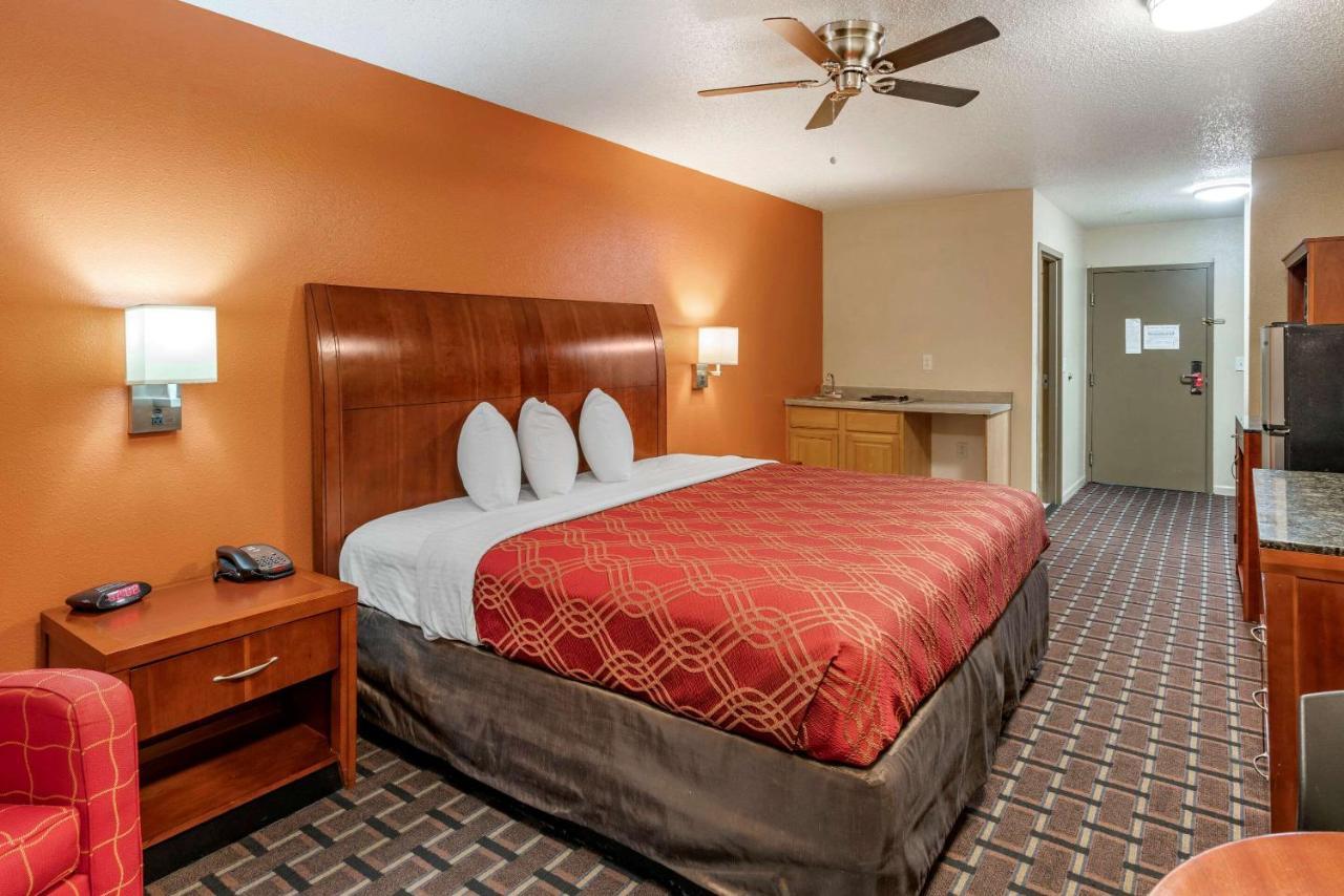 Econo Lodge Inn & Suites Granite City Екстериор снимка