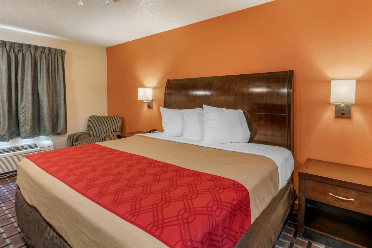 Econo Lodge Inn & Suites Granite City Екстериор снимка