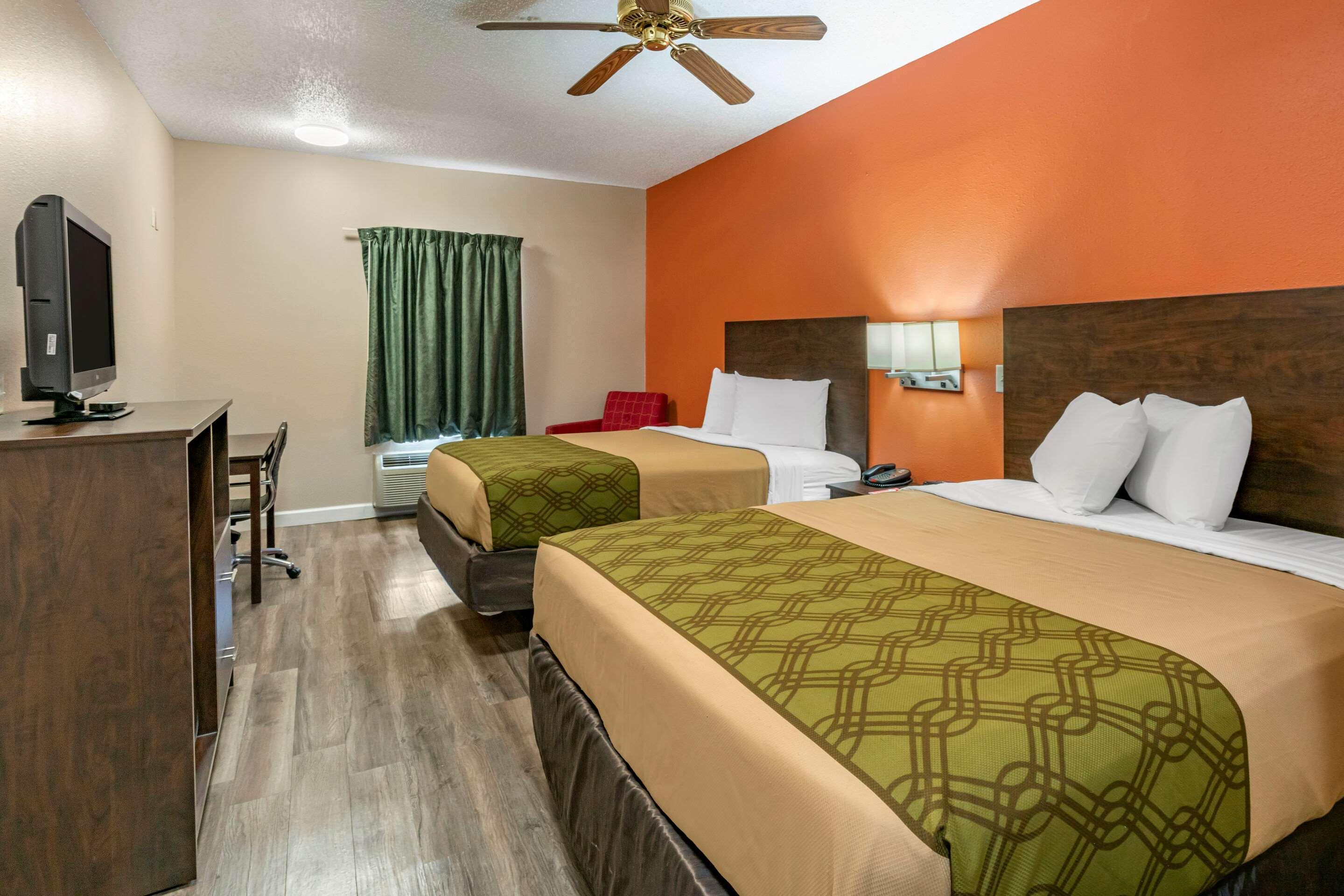 Econo Lodge Inn & Suites Granite City Екстериор снимка
