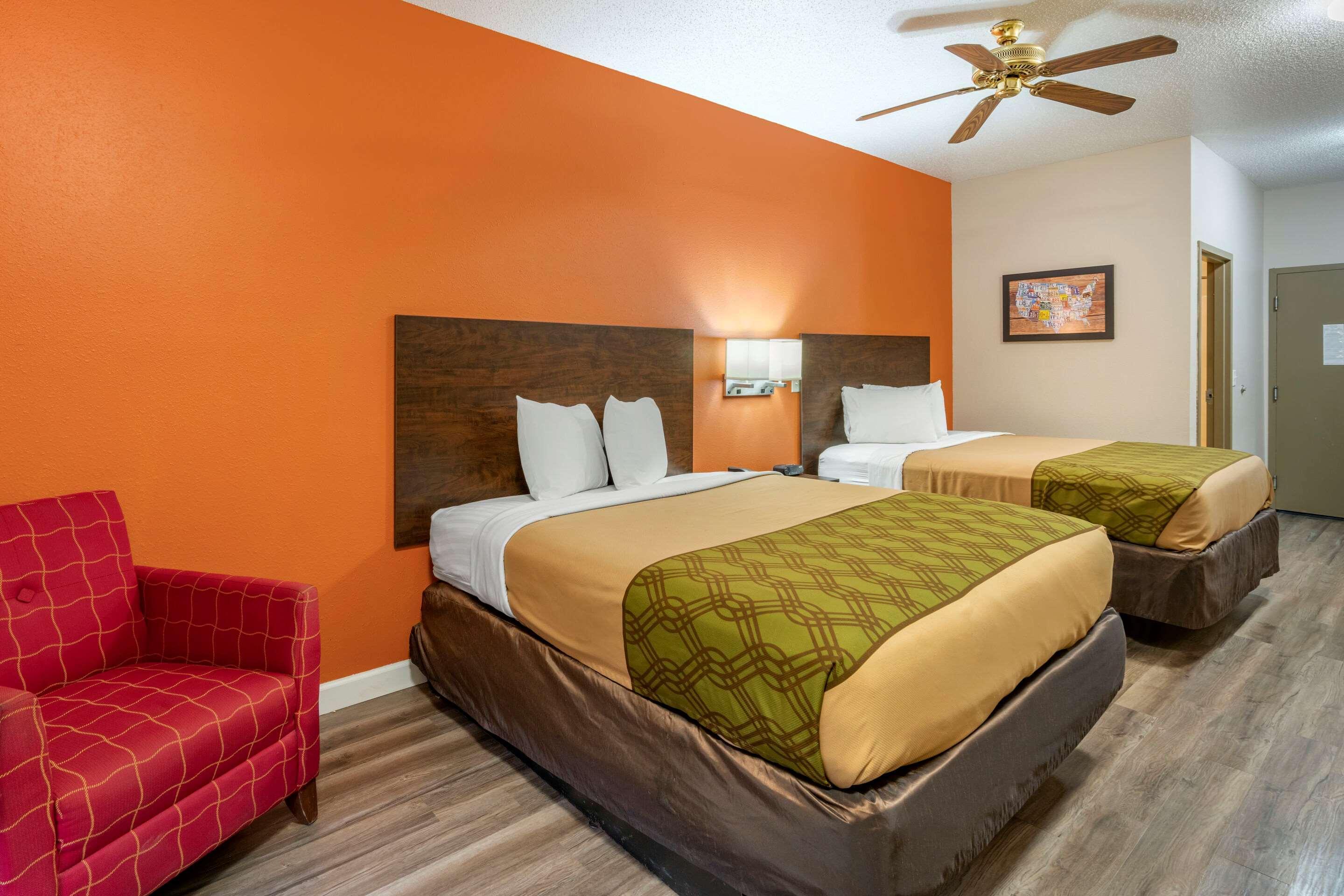 Econo Lodge Inn & Suites Granite City Екстериор снимка