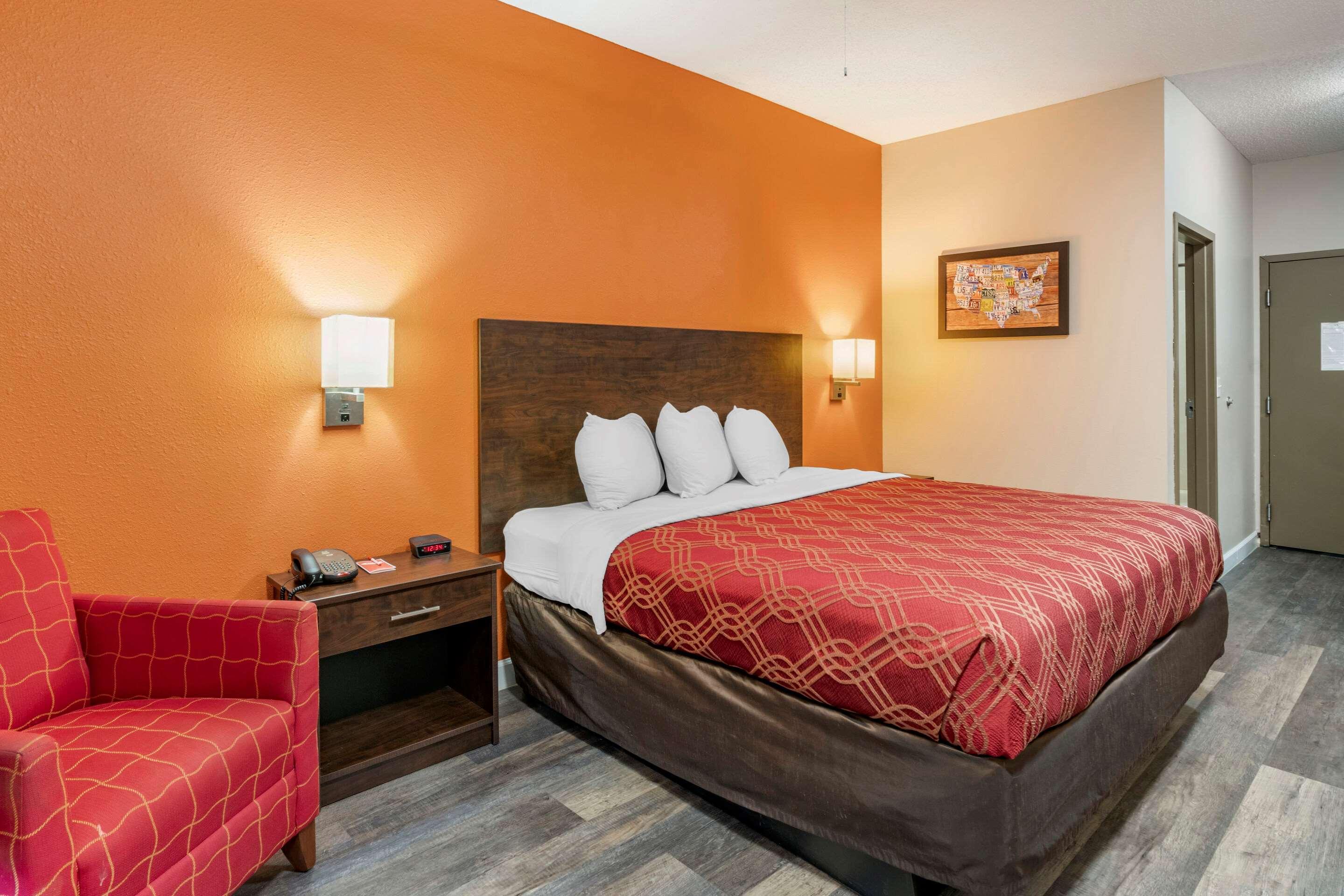 Econo Lodge Inn & Suites Granite City Екстериор снимка