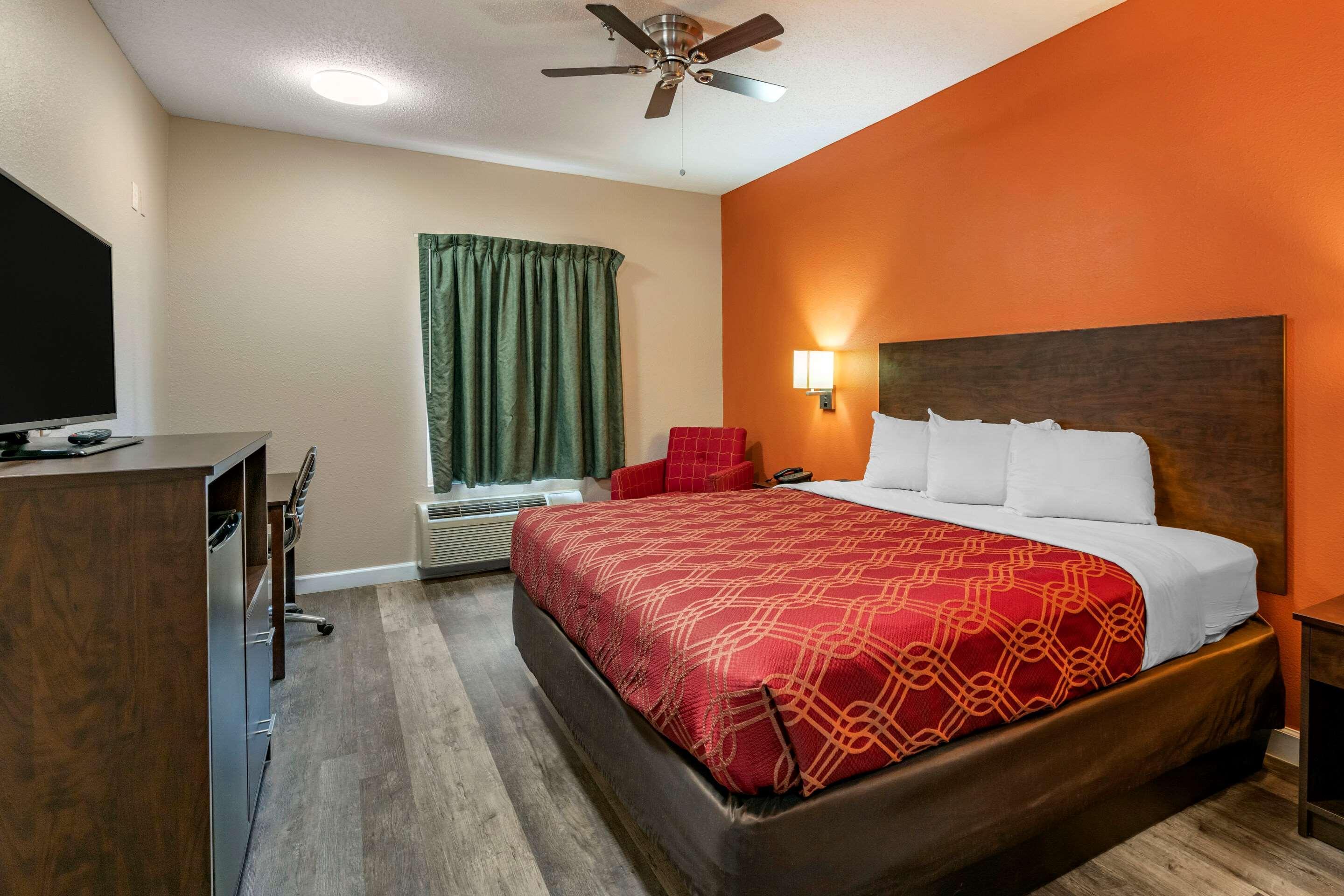 Econo Lodge Inn & Suites Granite City Екстериор снимка