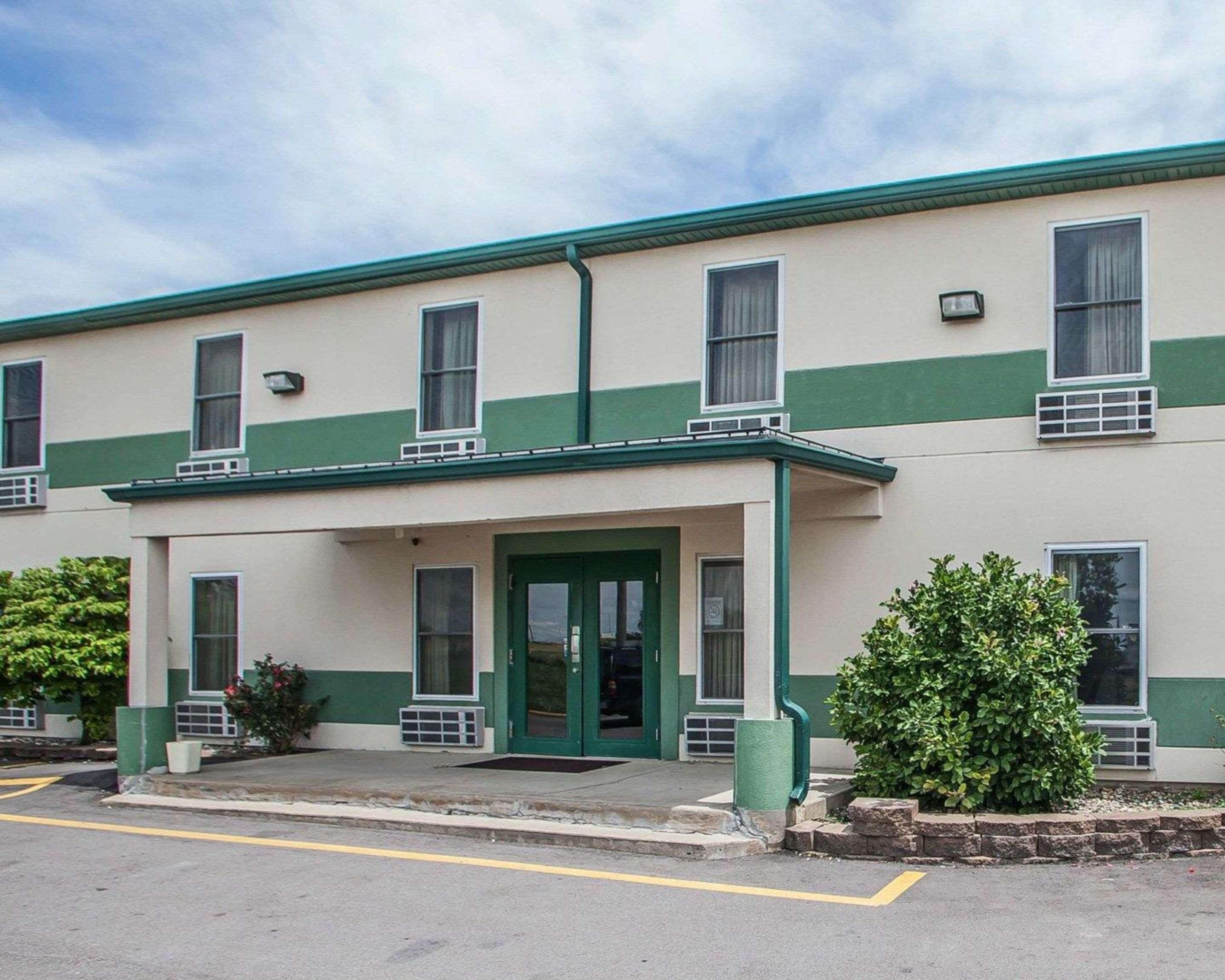 Econo Lodge Inn & Suites Granite City Екстериор снимка
