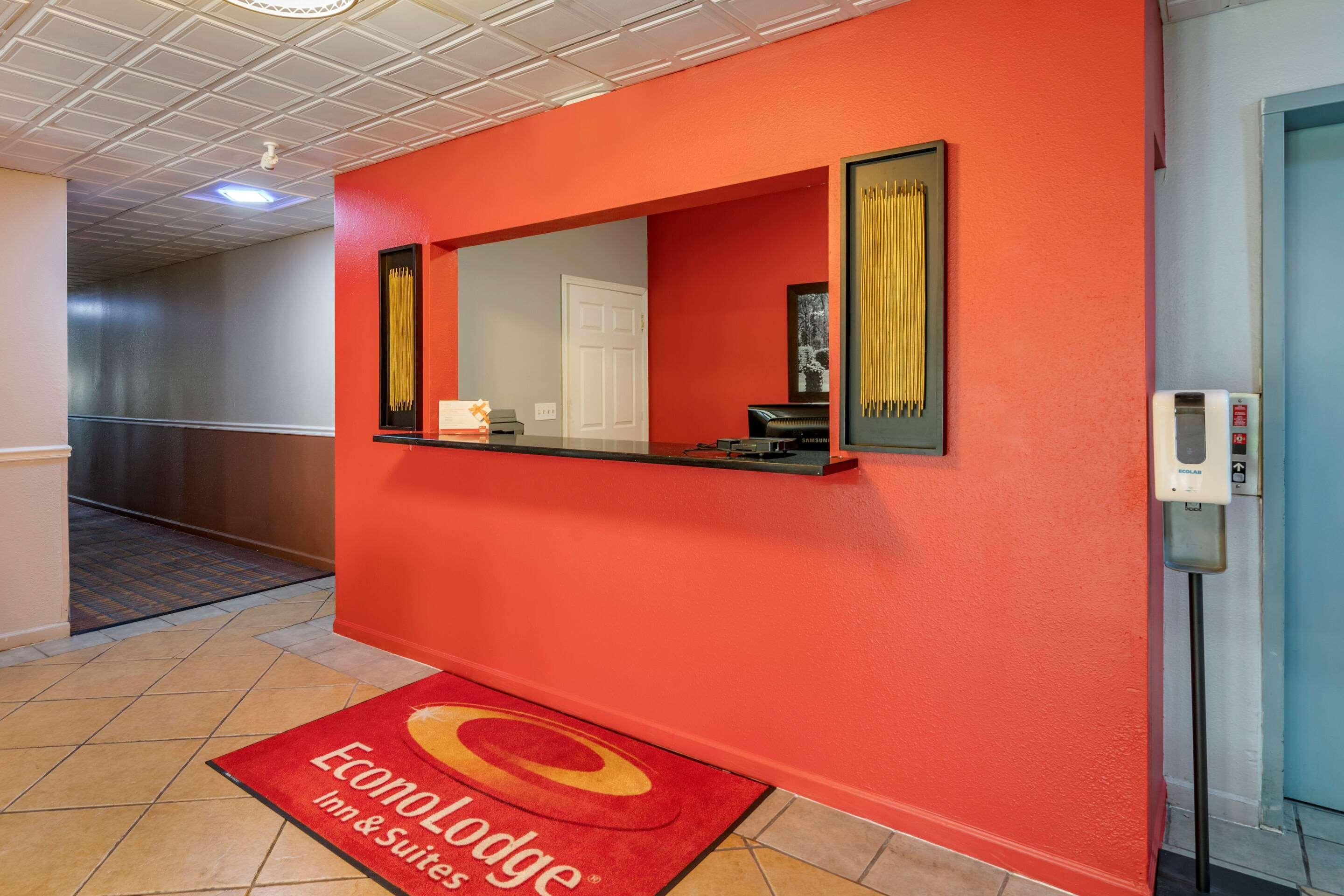 Econo Lodge Inn & Suites Granite City Екстериор снимка
