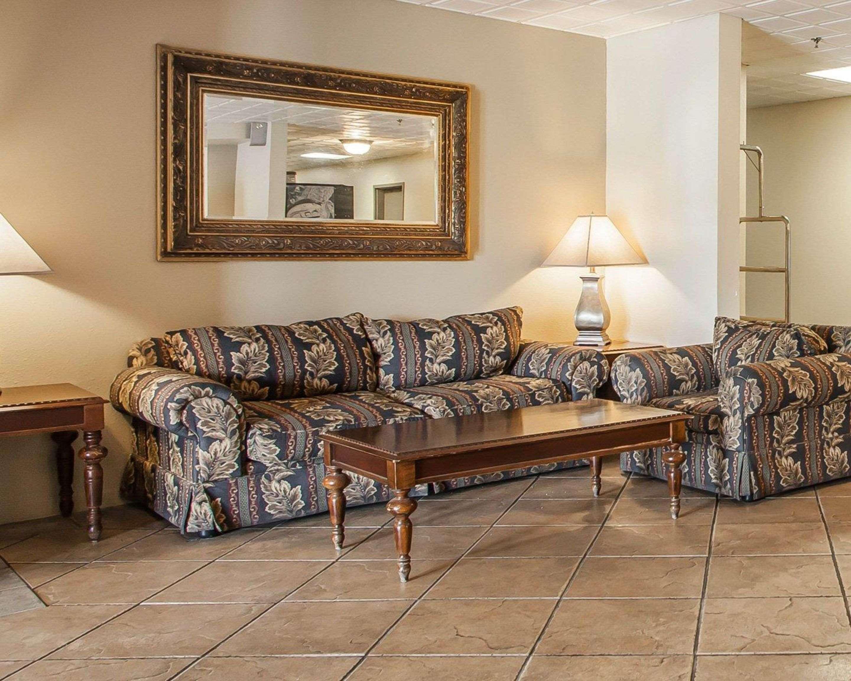 Econo Lodge Inn & Suites Granite City Екстериор снимка