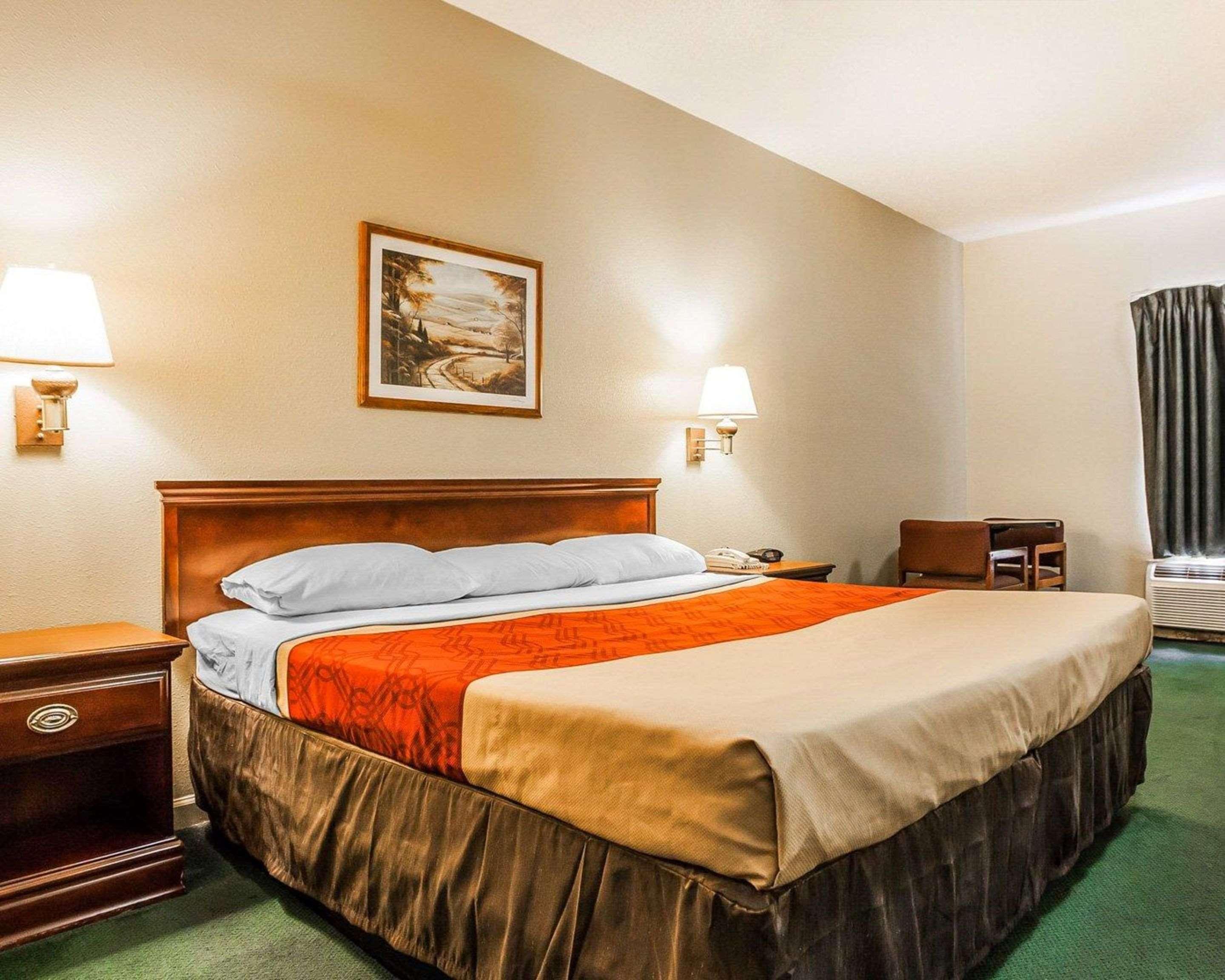Econo Lodge Inn & Suites Granite City Екстериор снимка