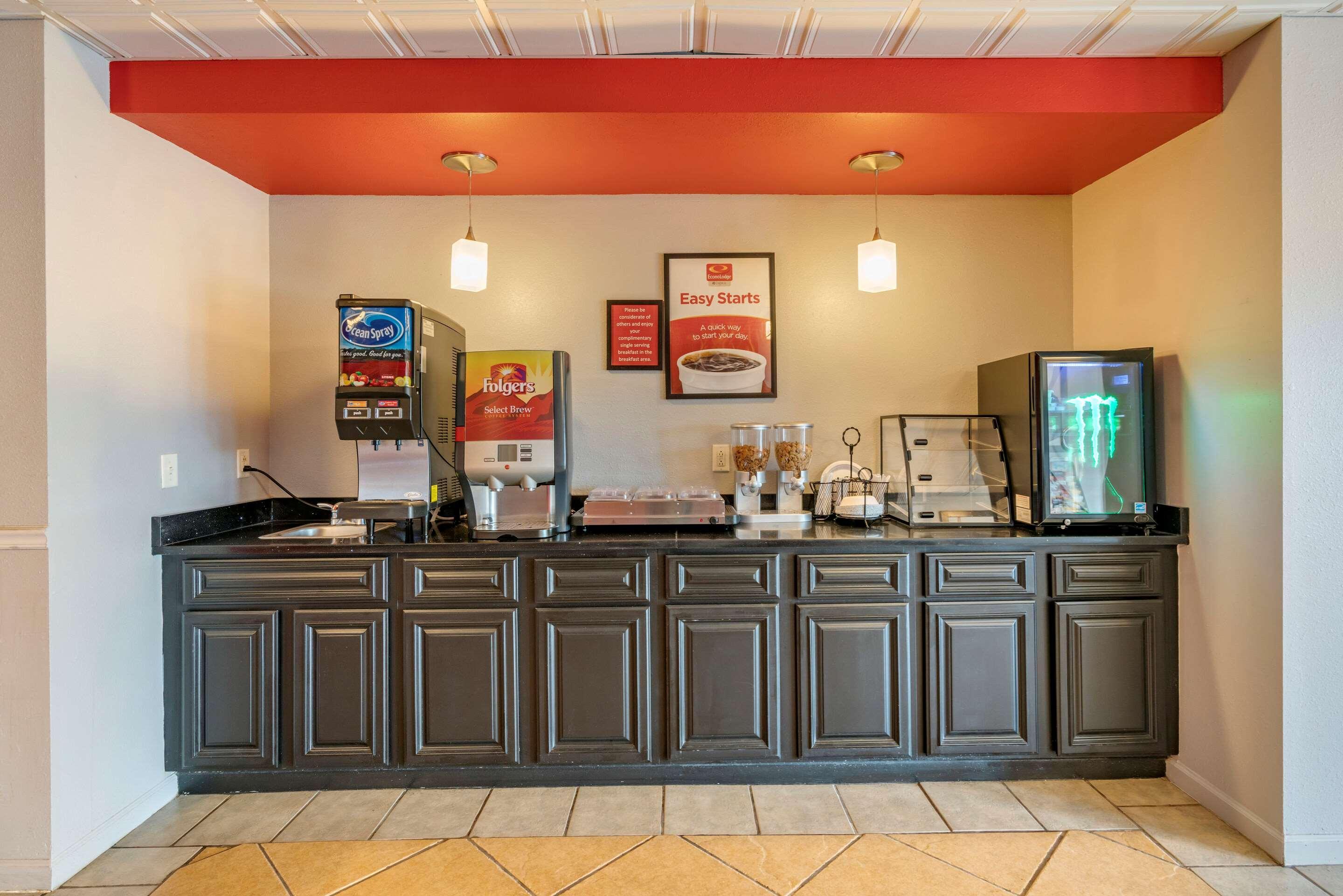 Econo Lodge Inn & Suites Granite City Екстериор снимка