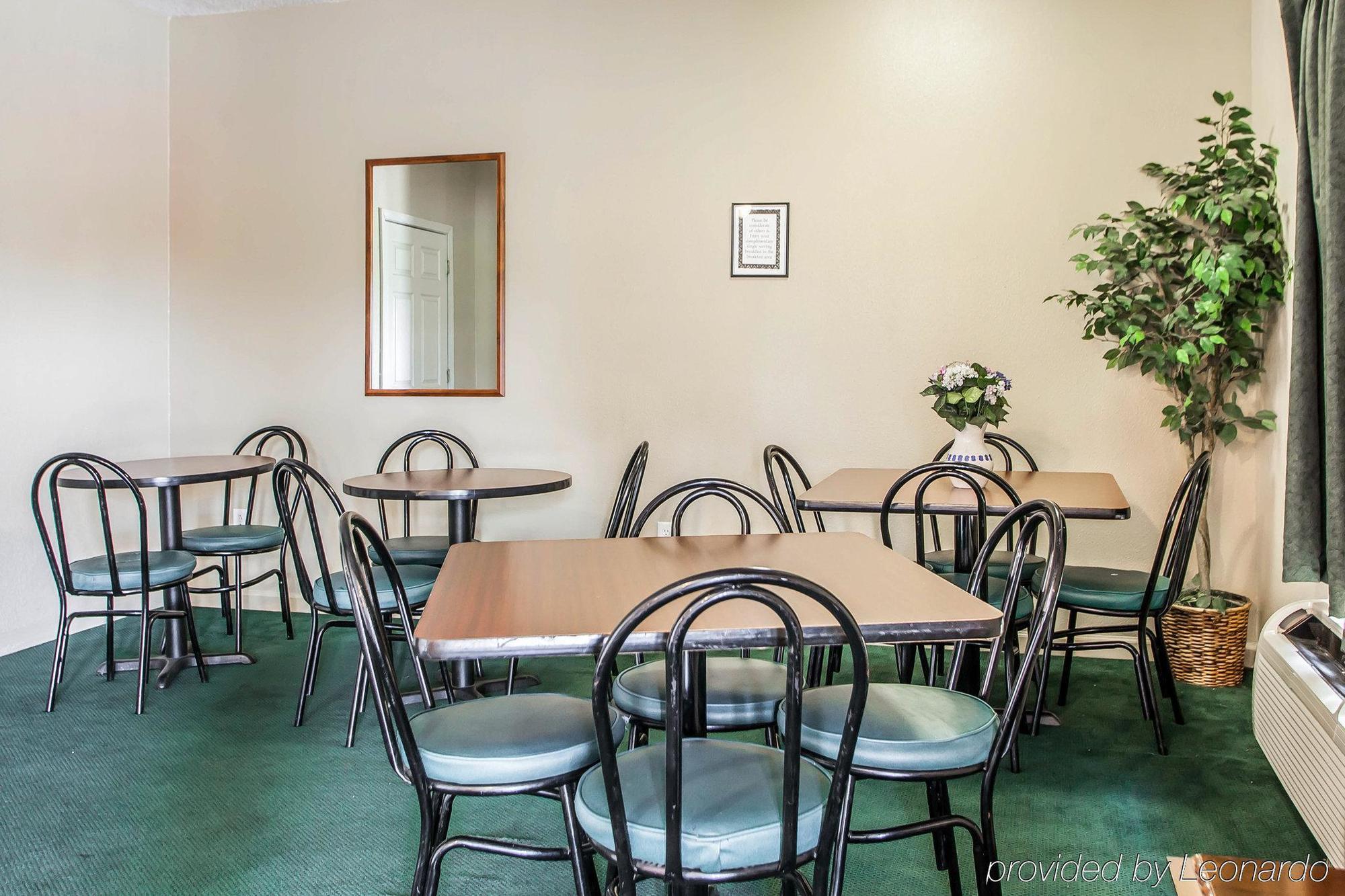 Econo Lodge Inn & Suites Granite City Екстериор снимка