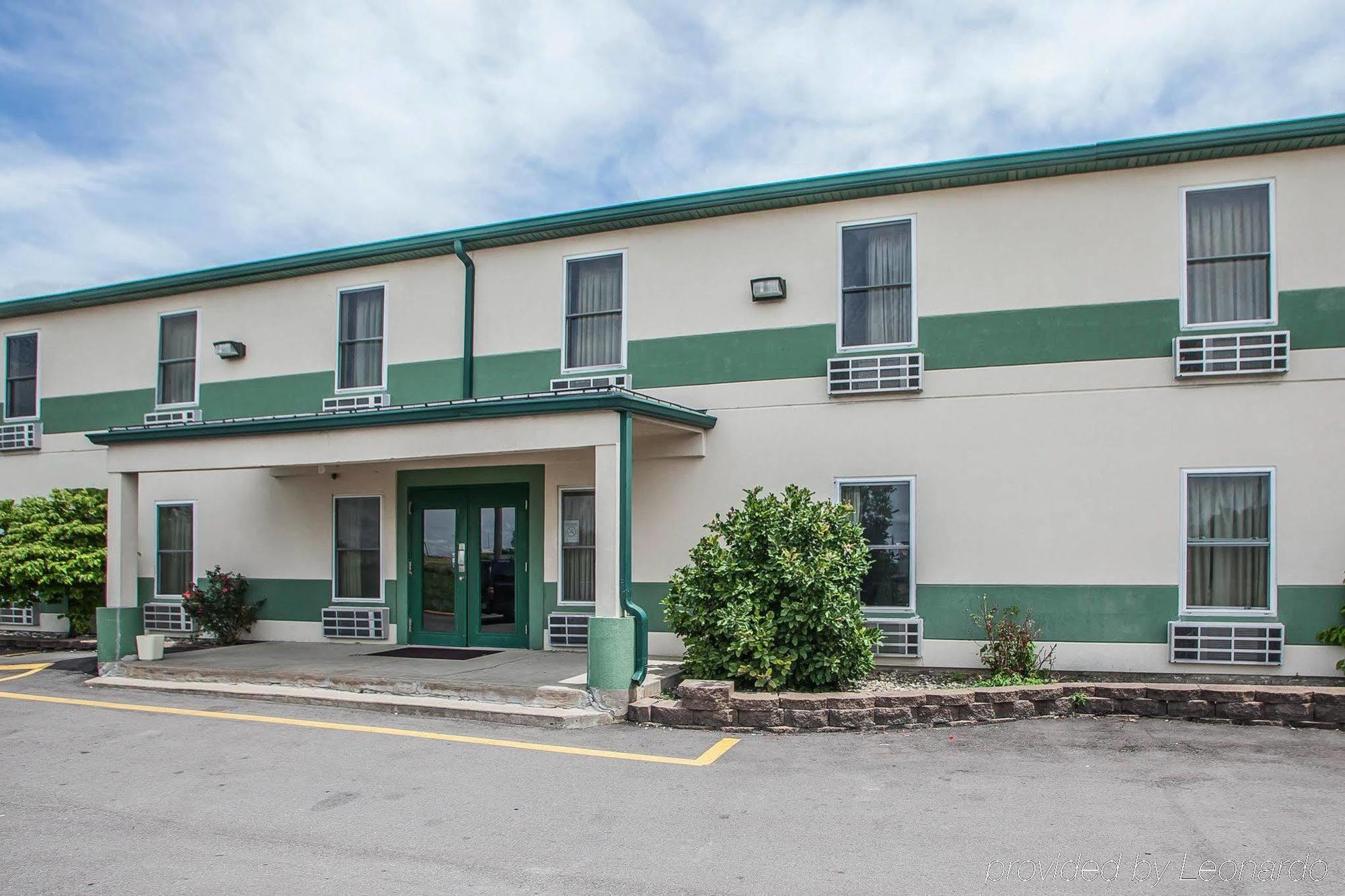 Econo Lodge Inn & Suites Granite City Екстериор снимка
