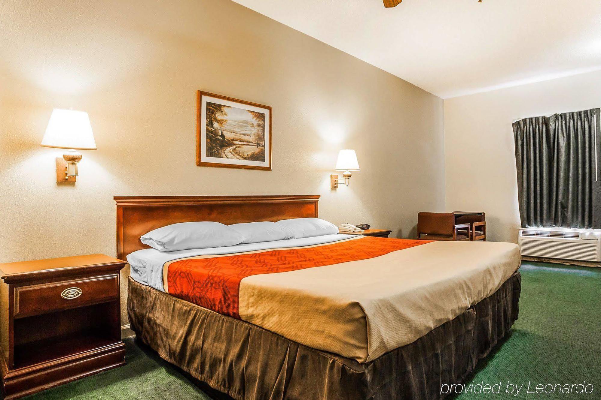 Econo Lodge Inn & Suites Granite City Екстериор снимка