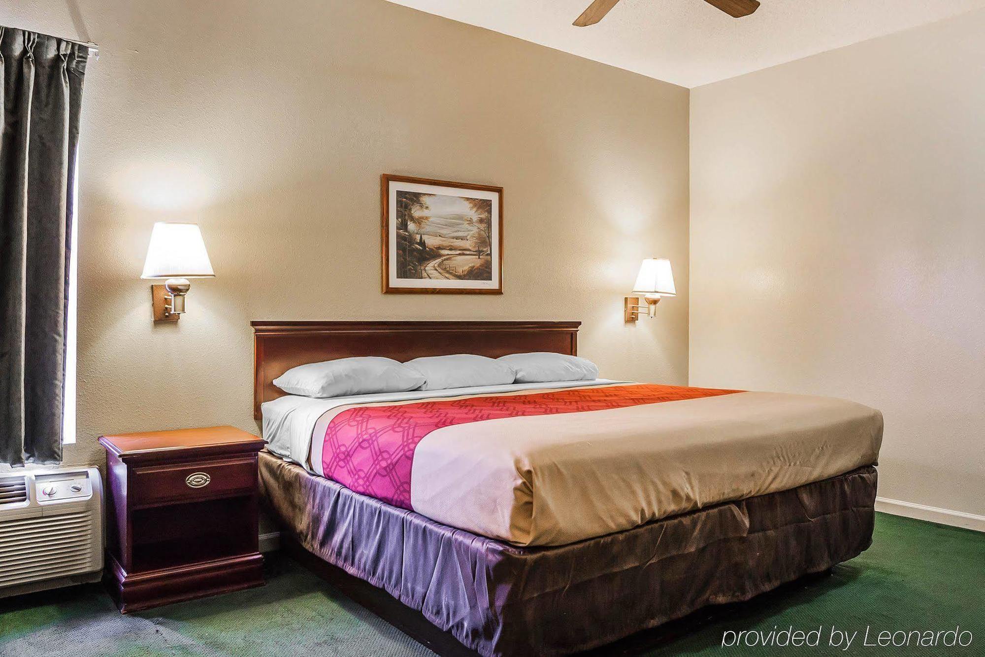 Econo Lodge Inn & Suites Granite City Екстериор снимка